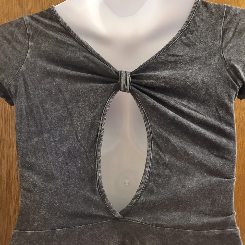 Happening in the Present Dark Gray Ruffle Hem, Women's Size M Rivets Knot H.i.p - Picture 5 of 7